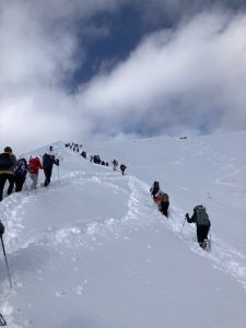 ２登山者多く渋滞